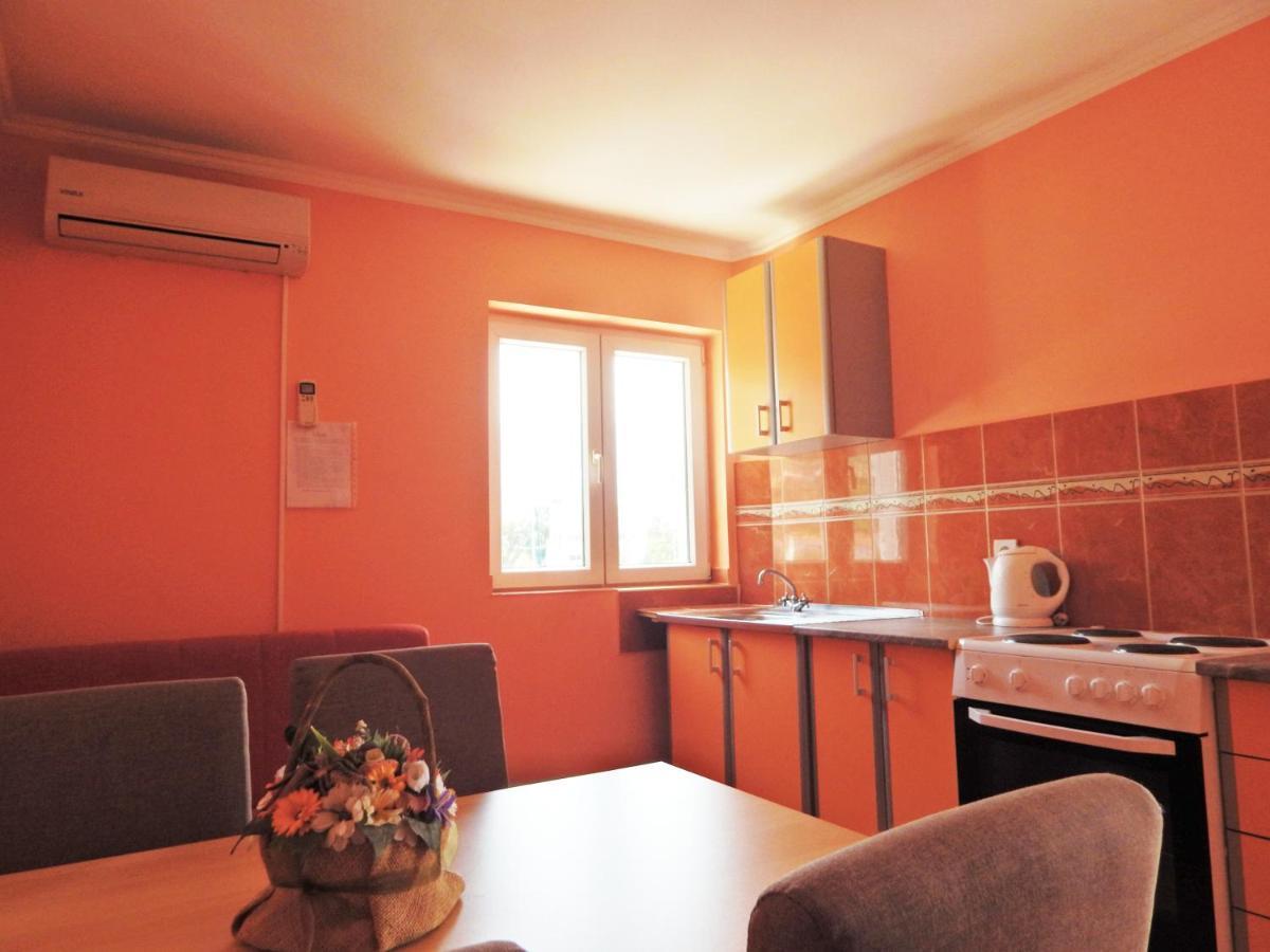 Apartmani Sindik ティヴァト エクステリア 写真